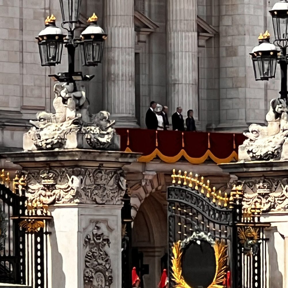 Balkon i brama Pałacu Buckingham