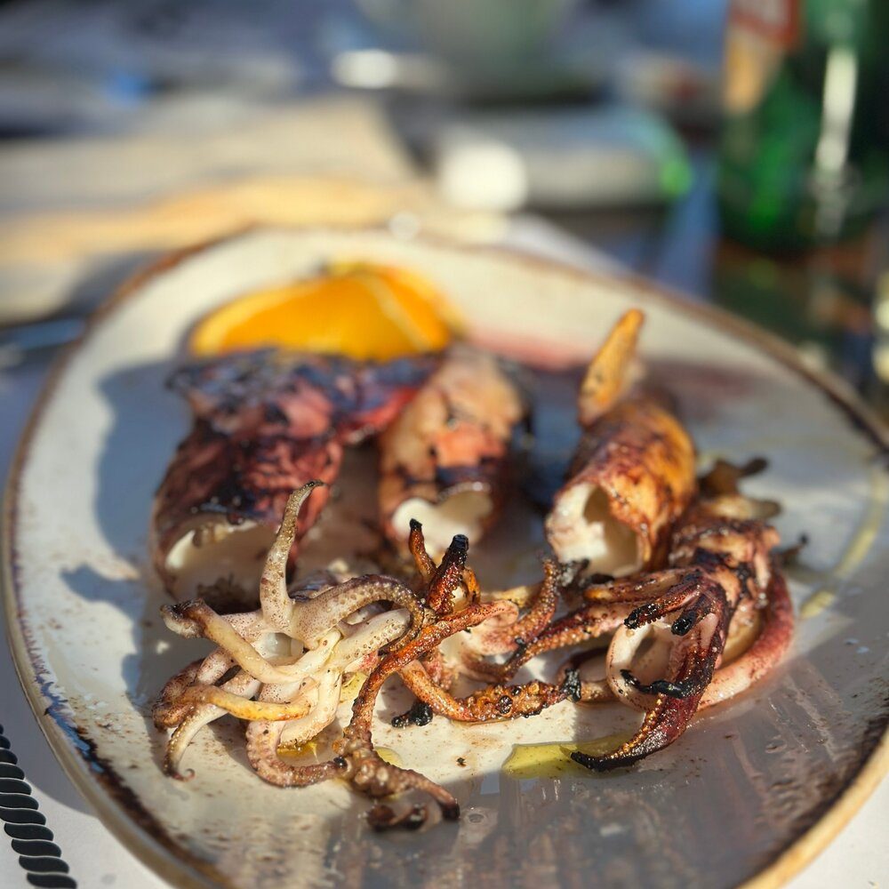 Grillowane kalmary z cytryną w chorwackiej restauracji